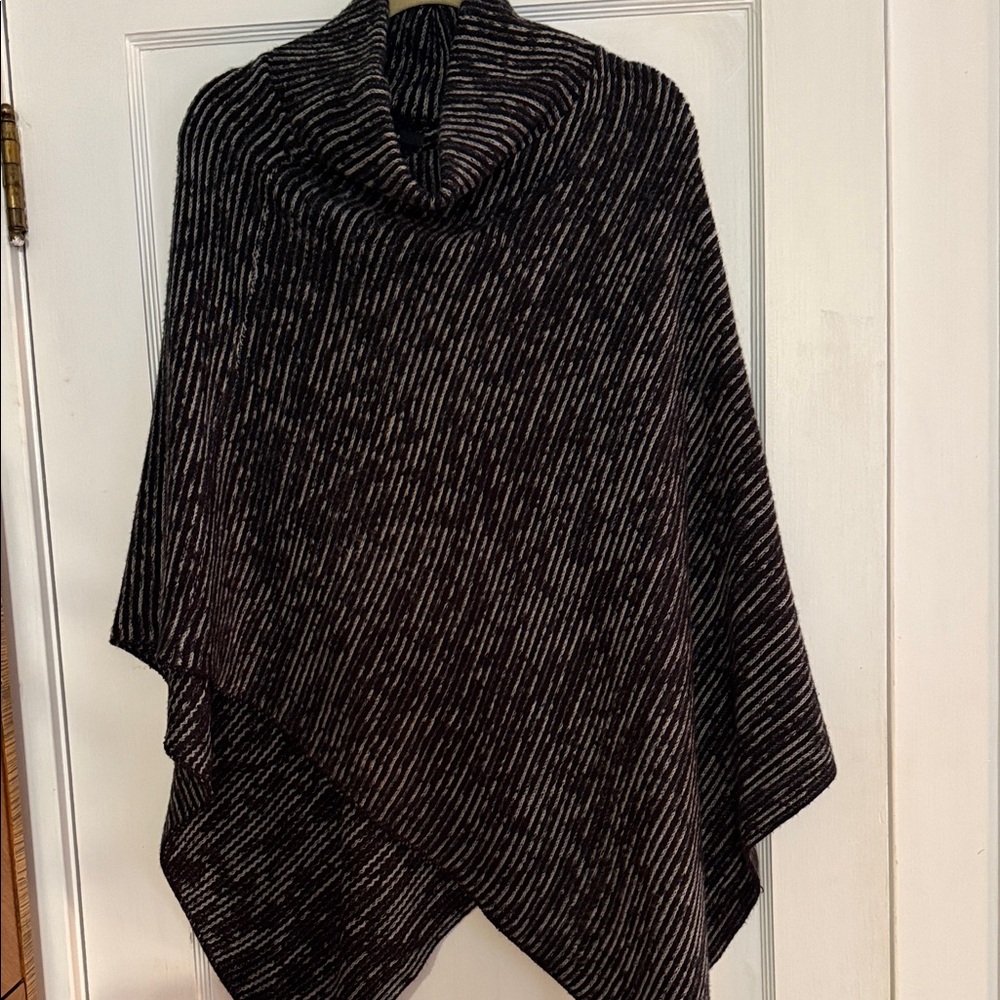 Cejon Black and White Striped Poncho